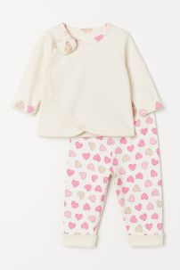 Conjunto Algodon Reversible Campera y Pantalon Sin Pie Estampado de Corazones o Flores