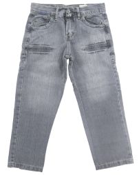 Pantalon clasico jean con bordado en un bolsillo trasero