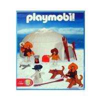 Familia Esquimal Con Iglu